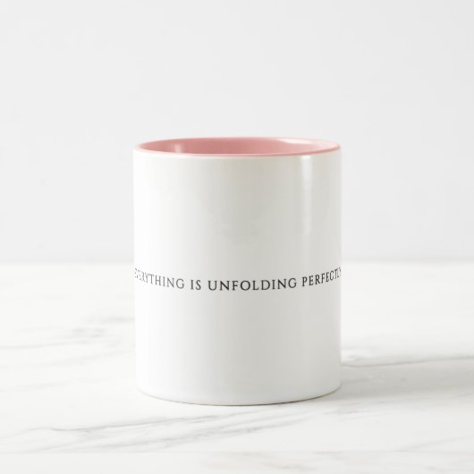 Alles wird perfekt entfaltet - zweifarbige tasse (Mittel)