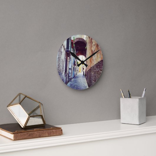 Alley in Italien Runde Wanduhr (Büro)