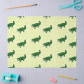 Alligator auf gelb seidenpapier (Basteln)