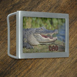 Alligator Fotografic Wildlife Mit Monogramm Rechteckige Gürtelschnalle<br><div class="desc">Der American Alligator von The Florida Everglades ist nah und persönlich. Personalisieren Sie ihn mit den Initialen Ihres Mannes. Großartig zum Geburtstag,  zum Abschlüsse und zum Vatertag,  lächelt dieser grinsende Gator mit einem scharfen Zahnlächeln. Das ist die Originalfotografie von JLW_FOTOGRAFIE.</div>