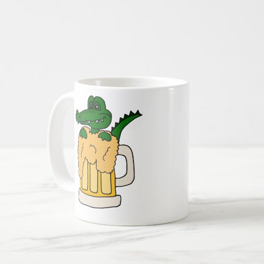 Alligator in der Bier-Tasse Kaffeetasse (Vorderseite Links)