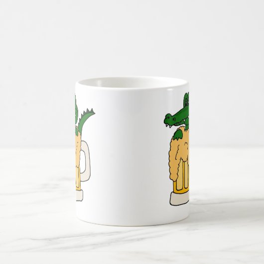 Alligator in der Bier-Tasse Kaffeetasse (Mittel)