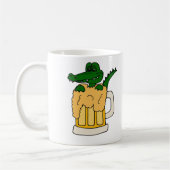Alligator in der Bier-Tasse Kaffeetasse (Links)
