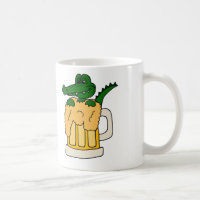 Alligator in der Bier-Tasse