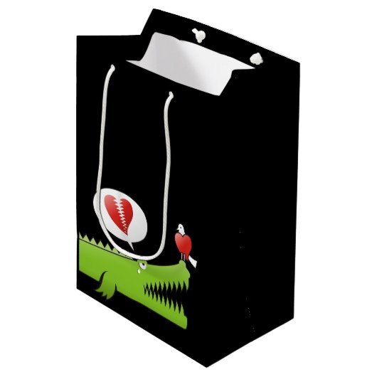 Alligator in der Liebe Mittlere Geschenktüte (Vorderseite Schrägansicht)