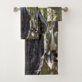 Alligator-Lurking in Sumpfgewässern Badhandtuch Set (Insitu)