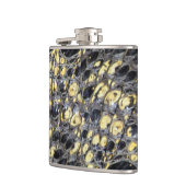 "Alligator Skin"-Kolben (Foto) Flachmann (Links)