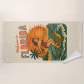 Alligator Surfing Beach Pin-up | Retro Coastal Art Strandtuch (Vorderseite)