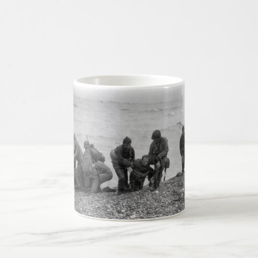 Alliierte Streitkräfte, die auf dem Kaffeetasse (Mittel)