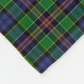 Allison Tartan und Monogramm Fleecedecke (Ecke)