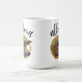 Allora (mit einem Blume-Kranz aus Wollschwein und  Kaffeetasse (Mittel)