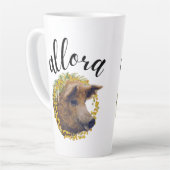 Allora (mit einem Blume-Kranz aus Wollschwein und Milchtasse (Linke Ecke)