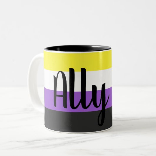 Ally-Tasse für nichtbinäre Flag Zweifarbige Tasse (Vorderseite Links)