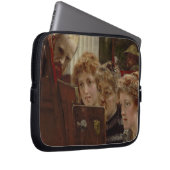 Alma-Tadema | ein Familien-Gruppe, 1896 Laptopschutzhülle (Vorne Rechts)