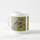 Almmarmot bei Blume Kaffeetasse (Vorderseite Links)