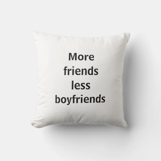 Almohada more friends less boyfriends kissen