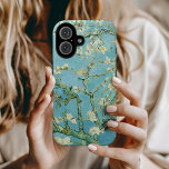 Almond Blossoms | Vincent van Gogh iPhone 16 Hülle<br><div class="desc">Mandelblüten (1890) des niederländischen Künstlers Vincent van Gogh (1853-1890). Van Goghs Almond-Blüten-Gemälde zeigen ein zartes Set aus weißen Blume gegen einen strahlenden türkisfarbenen Himmel, das für neues Leben und Erneuerung steht. Die eleganten Äste und fließenden Linien, die von japanischer Kunst Inspiriert werden, schaffen ein Gefühl der Gelassenheit und natürlichen Schönheit....</div>
