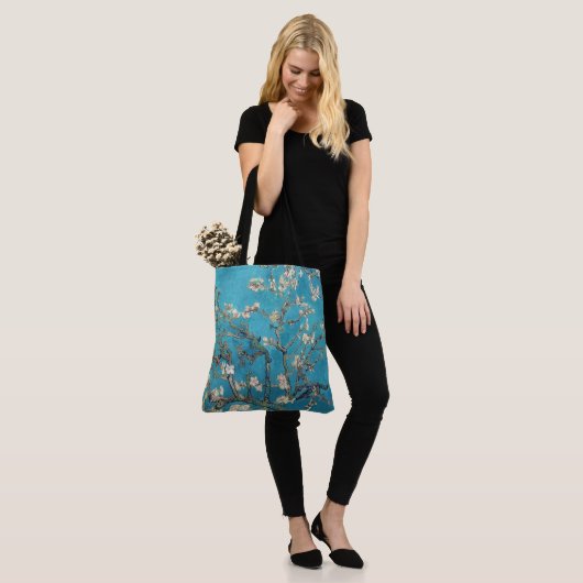 Almond Blossoms von Vincent van Gogh Tasche (Am Model)