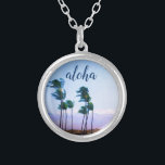 Aloha Tropical Hawaii Palmen Lila Berge Versilberte Kette<br><div class="desc">"Aloha" Lassen Sie sich von den warmen Brisen der Hawaiianischen Inseln abhalten, wenn Sie diese schicke, stilvolle, Foto-Charme-Halskette grüner Palmen tragen, die sanft auf die Big Island weht. Diese Halskette ist in kleinen, mittleren und großen Größen sowie in quadratischer und kreisförmiger Form erhältlich. Sie können diese Kette in Ihrer Wahl...</div>