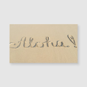 Aloha Wortzeichen auf dem Strand Sand Magnetkarte
