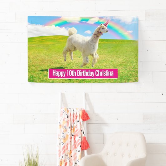 Alpaca Unicorn unter Rainbow Sky Banner (Insitu)