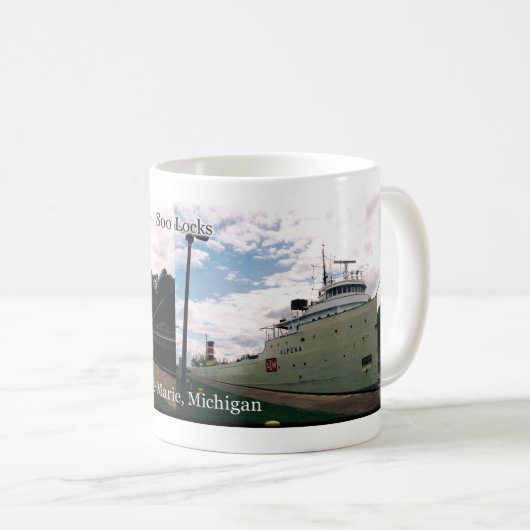 Alpena in der Soo Locks-Tasse Kaffeetasse (VorderseiteRechts)