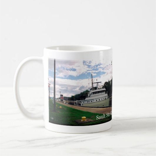 Alpena in der Soo Locks-Tasse Kaffeetasse (Links)