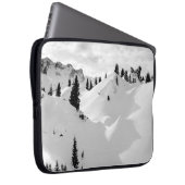 Alpenlandschaft: Schneesichere Berge Laptopschutzhülle (Vorne Rechts)