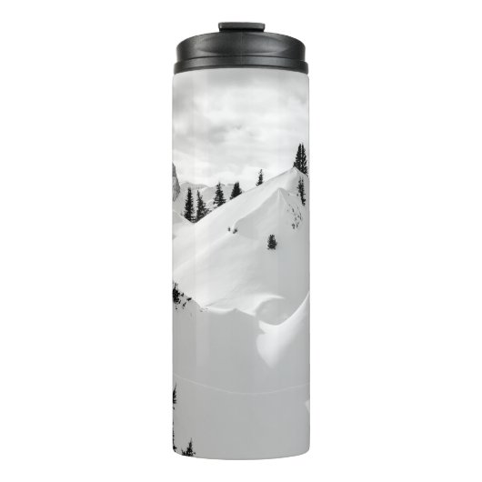 Alpenlandschaft: Schneesichere Berge Thermosbecher (Vorderseite)