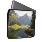 Alpensee in der Schweiz Laptopschutzhülle (Vorne Rechts)