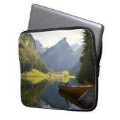 Alpensee in der Schweiz Laptopschutzhülle (Vorderseite Links)