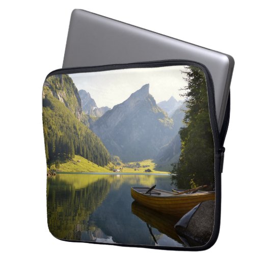 Alpensee in der Schweiz Laptopschutzhülle (Vorderseite Links)