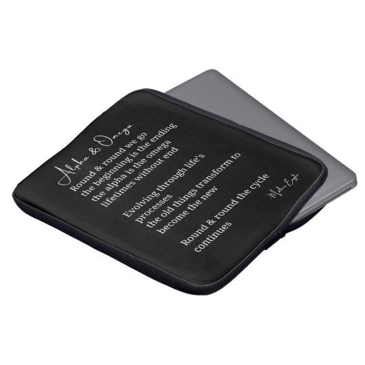 Alpha- und Omega-Gedicht an der Wand Kunst Laptopschutzhülle (Vorne Oben)