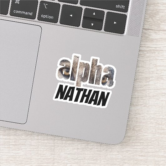 Alpha | Wolf Augen Vorname mit schwarzer Typografi Aufkleber (Detail)