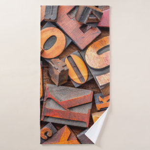 Alphabet abstrakt - Hintergrund zufälliger Buchsta Badehandtuch