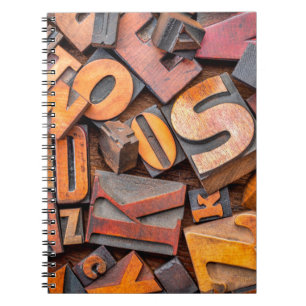 Alphabet abstrakt - Hintergrund zufälliger Buchsta Notizblock