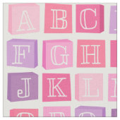 Alphabet blockiert das rosa Gewebe der moderne Stoff (Nahaufnahme)