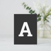 Alphabet Custom Letter | Schwarz-modern Minimalist Postkarte (Stehend Vorderseite)