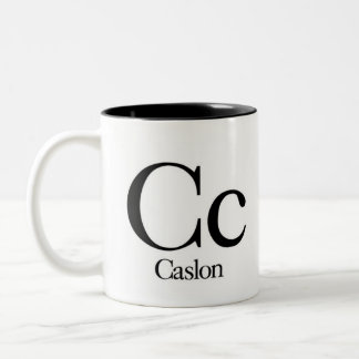 Alphabet der Typografie-Tasse - Caslon Zweifarbige Tasse