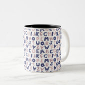 Alphabet Design  Zweifarbige Tasse (VorderseiteRechts)