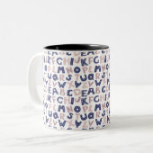 Alphabet Design  Zweifarbige Tasse (Vorderseite Links)