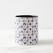 Alphabet Design  Zweifarbige Tasse (Mittel)