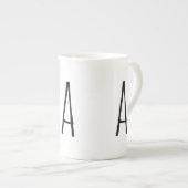 Alphabet Gifting Moderne Monogramm Knochen-China T Porzellantasse (Vorderseite Rechts)