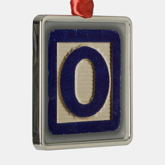 Alphabet-Spielzeug-Block O Ornament Aus Metall (Rechts)