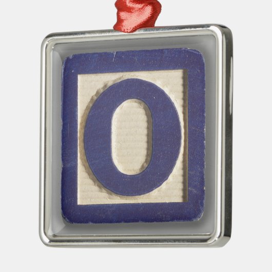 Alphabet-Spielzeug-Block O Ornament Aus Metall (Links)