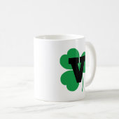 Alphabet St- Patrickbuchstabe-V Kaffeetasse (VorderseiteRechts)