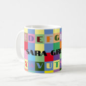 Alphabet Tasse farbiger personalisierter Name (Vorderseite Links)