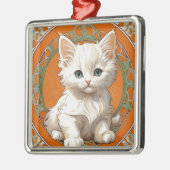 Alphonse Mucha Art Nouveau White Kitten Ornament Aus Metall (Links)