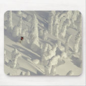 Alpin-Skier in dicken Schneemassen bei Big Mousepad (Vorne)