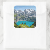 Alpine lake Oeschinensee in Switzerland Quadratischer Aufkleber (Tasche)
